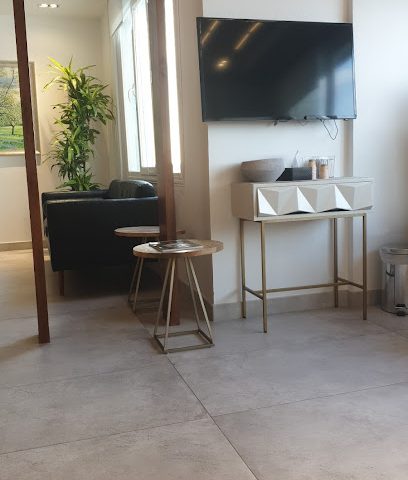 عيادة الدكتور احمد الحداد - العقيلة - +965 2227 0077