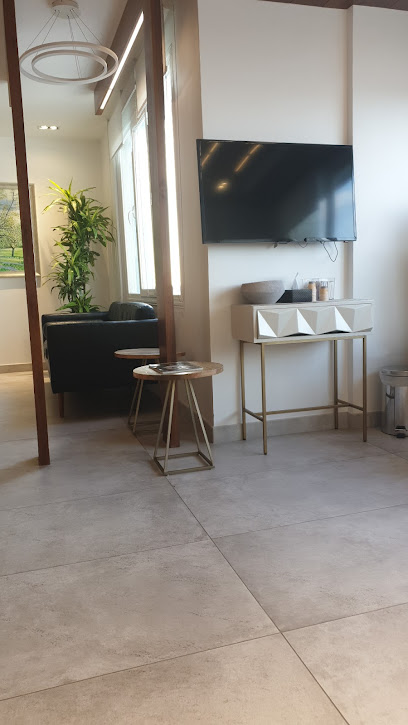 عيادة الدكتور احمد الحداد - Kuwait|Hawally|133 St