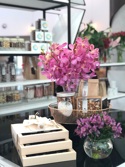 مجموعة فخمة - Kuwait|Kuwait City|Shop No.10|Al-Awqaf Complex