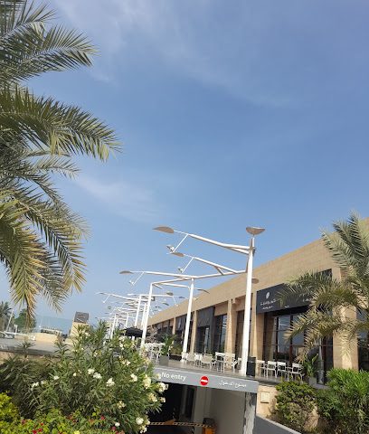 موقف سيارات مطل على البحر - راي -