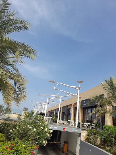 موقف سيارات مطل على البحر - Kuwait|44QJ+3XP