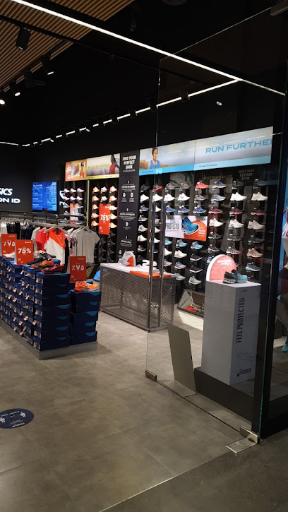 ASICS - Kuwait|Zahra|Faris Abdulrahman Al Waqayan St