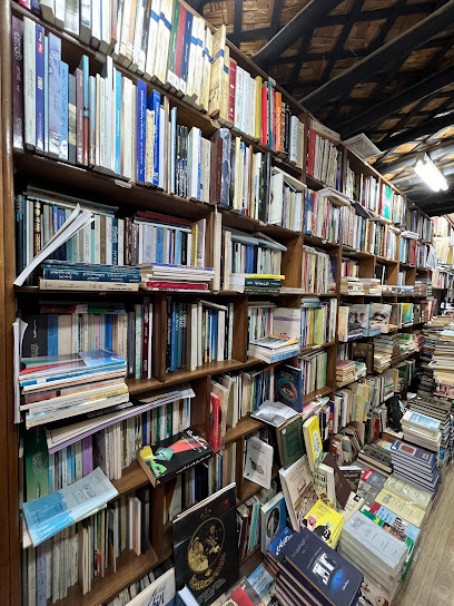 مكتبة الرويح - Kuwait|السالمية،|شارع عمّان،|9XGF+6RX