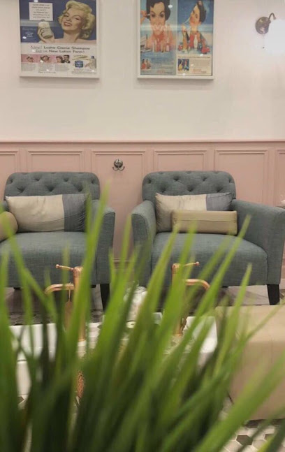 Le Petit Salon - Kuwait|81 8 St
