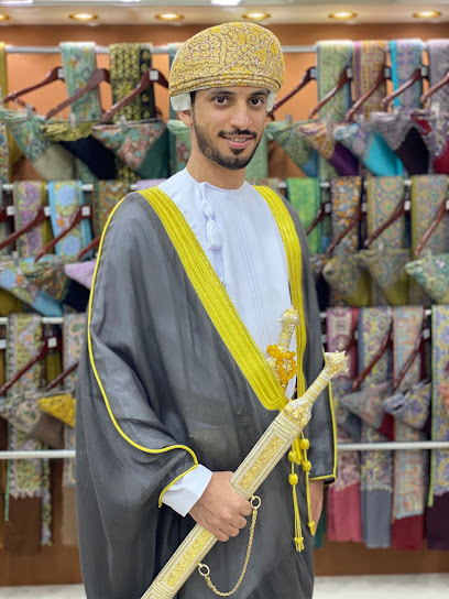 دار الشموخ موقعنا: ولاية منح ، مقابل جامع السلطان قابوس - Oman|ولاية منح،|QJW6+2W
